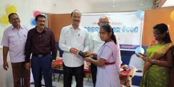 OSL Gives Away Free Reading Glasses To School Students With Low-Vision