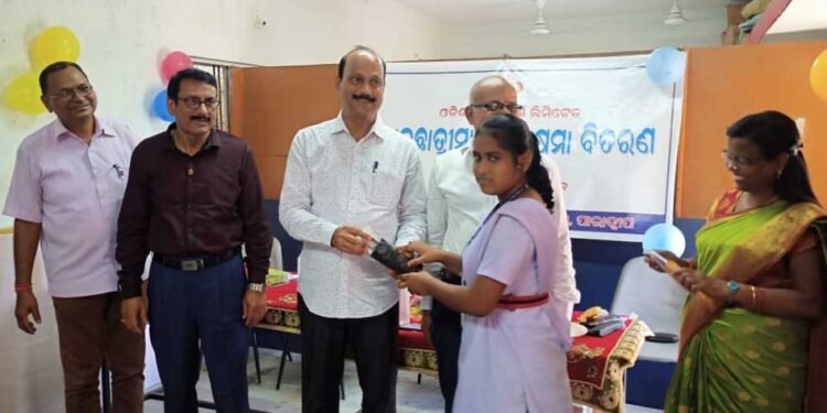 OSL Gives Away Free Reading Glasses To School Students With Low-Vision